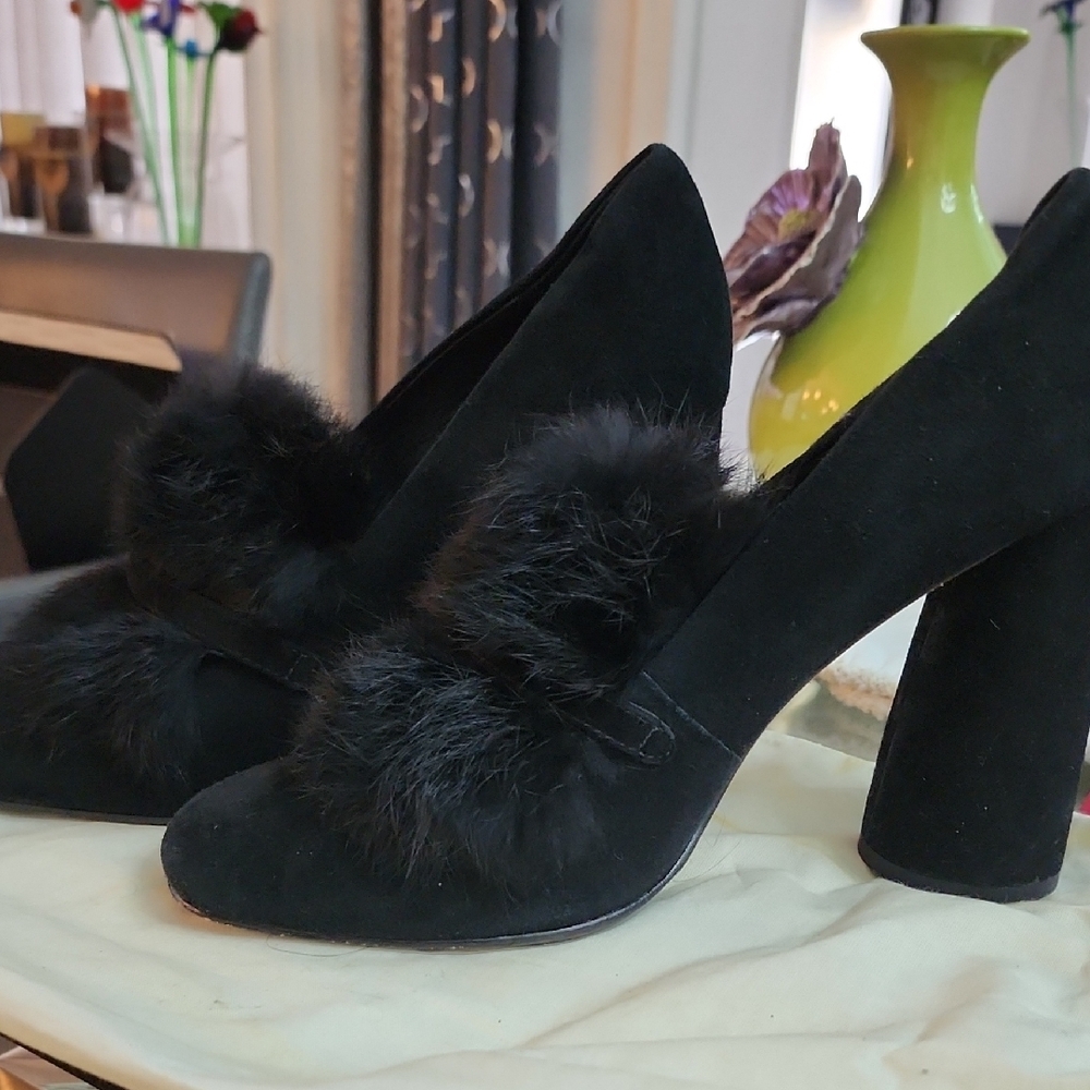 Black Fur-Trimmed Women's Shoes - Picture 5 of 9